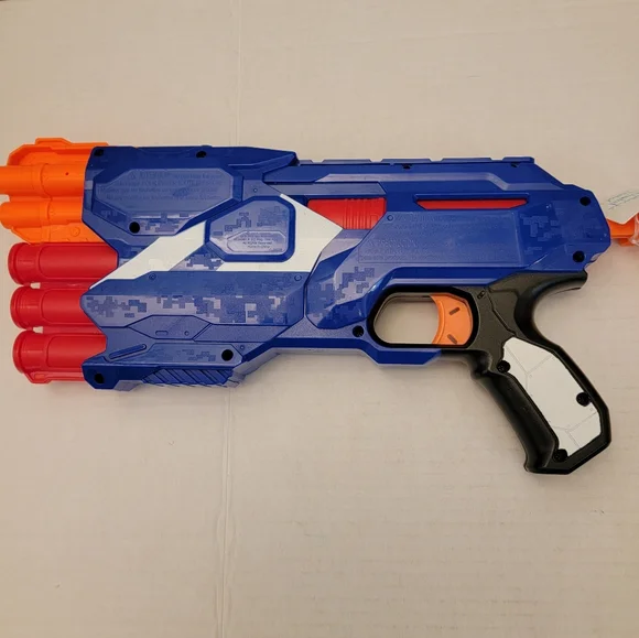 NERF Dual-Strike ELITE Gun + Target - Picture 3 of 7
